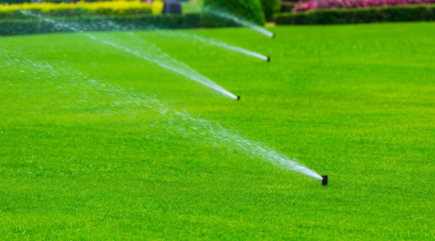 greenlawntips_1400x lawn being irrigated